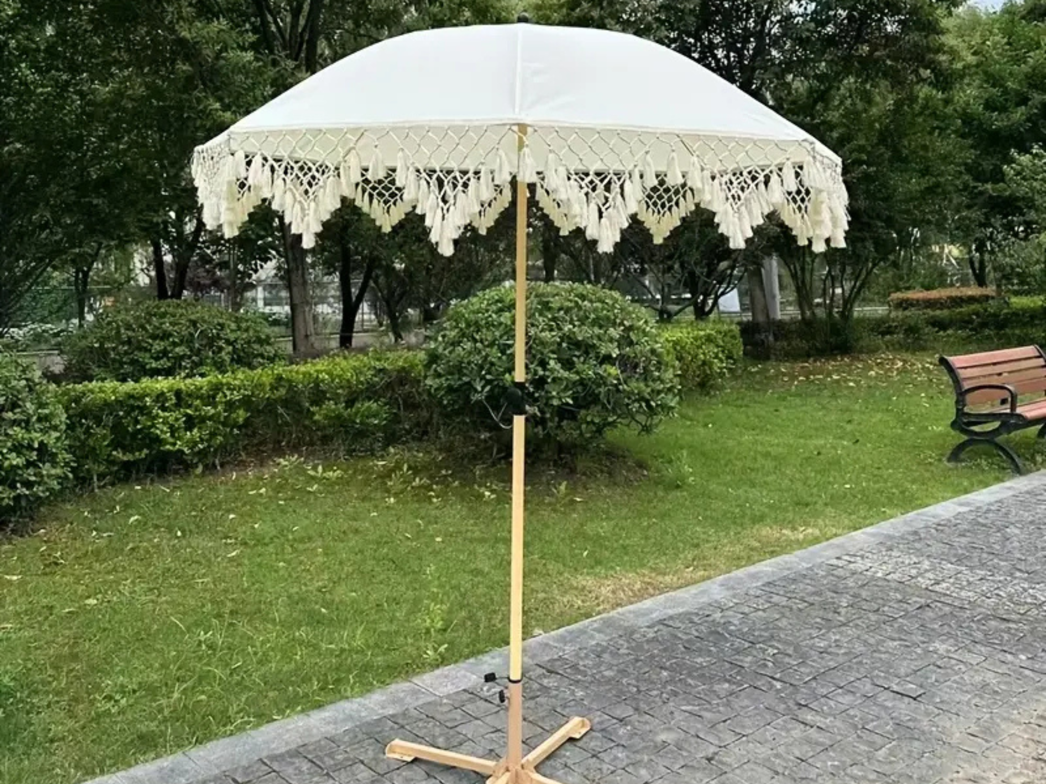 Tear-Resistant White Iron Outdoor Umbrella